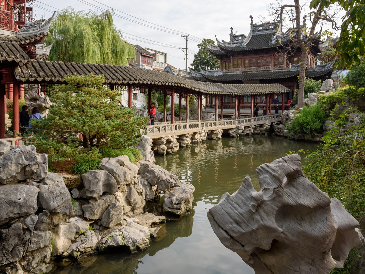 Stone bridges and a covered corridor around the water at Yu Garden